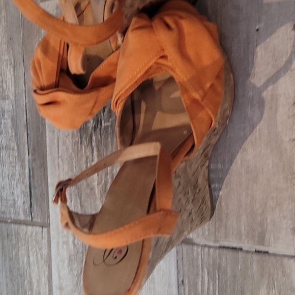 Shoes - Picture 2 of 4